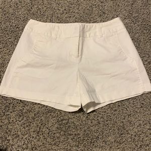 Daisy Fuentes size 6 white shorts